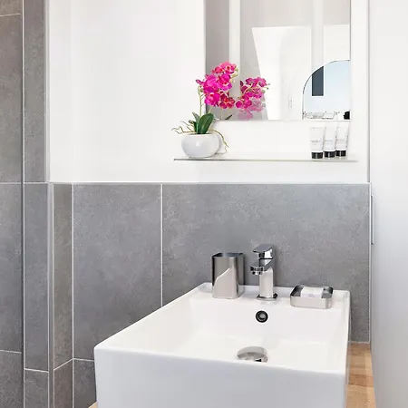 Appartamento Livinparis - Luxury Ac 2 & 3 Bedrooms Le Louvre