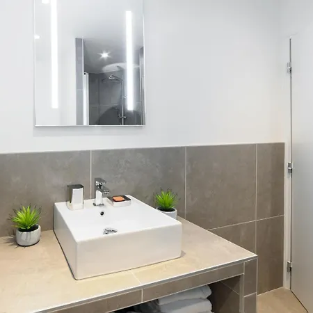 Livinparis - Luxury Ac 2 & 3 Bedrooms Le Louvre * Parigi