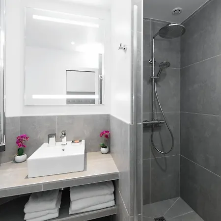 Appartamento Livinparis - Luxury Ac 2 & 3 Bedrooms Le Louvre Parigi
